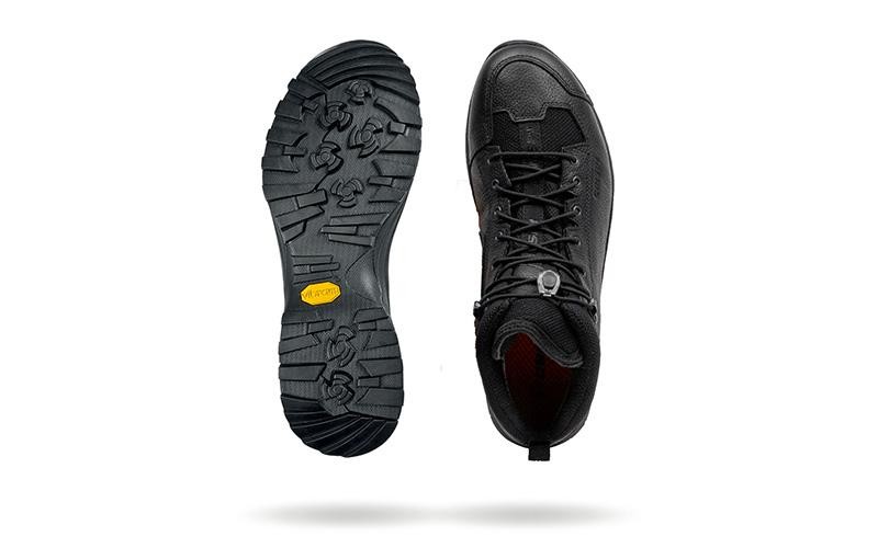 Bota CRISPI AT 4 Black Gore-Tex Bota CRISPI AT 4 Black Gore-Tex